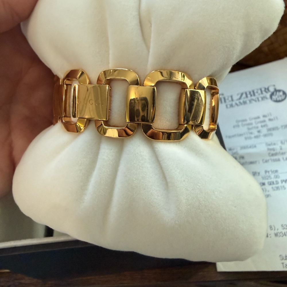 Gucci Women's Gold 125.4 Square open link Watch - Picture 8 of 14